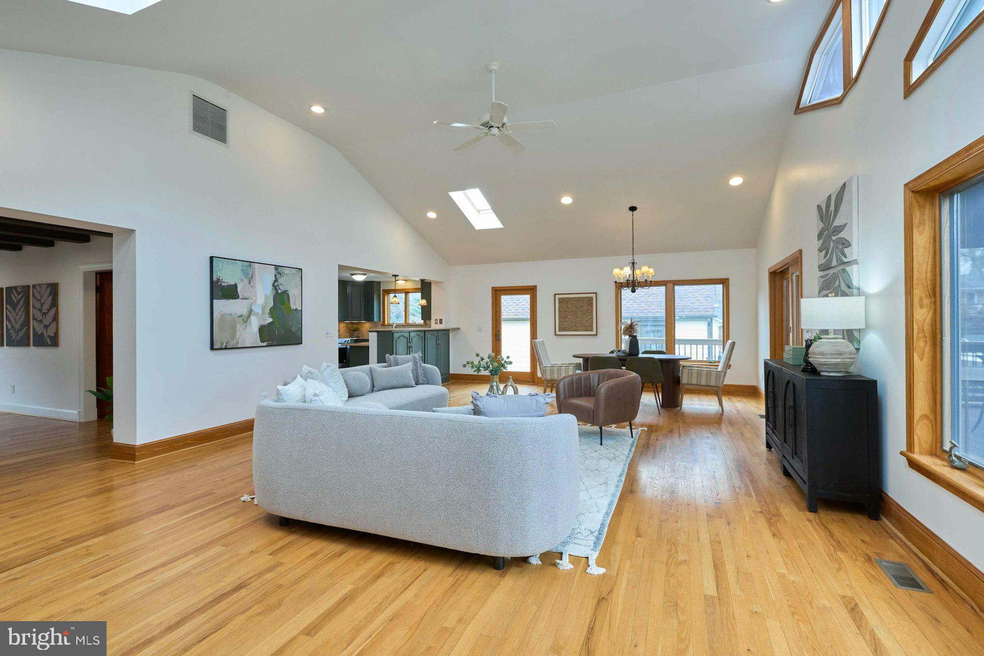 6586 Braddock Road Alexandria, VA 22312 - Photo 19 of 57 HUGE, sunny family room with sky lights