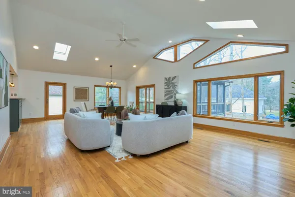 $900,000 | 6586 Braddock Road, Alexandria, VA 22312