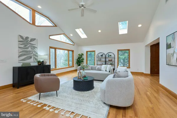 $900,000 | 6586 Braddock Road, Alexandria, VA 22312