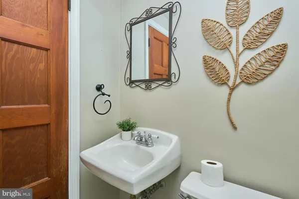 $900,000 | 6586 Braddock Road, Alexandria, VA 22312