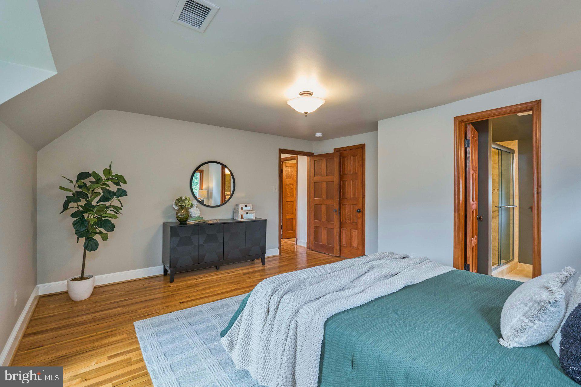6586 Braddock Road Alexandria, VA 22312 - Photo 27 of 57 Primary bedroom with walk-in closet