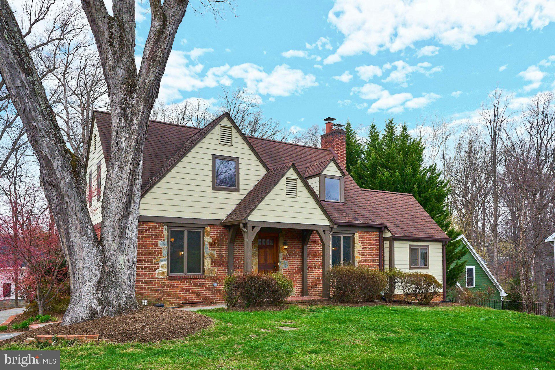 6586 Braddock Road Alexandria, VA 22312 - Photo 3 of 57 Welcome to your new home