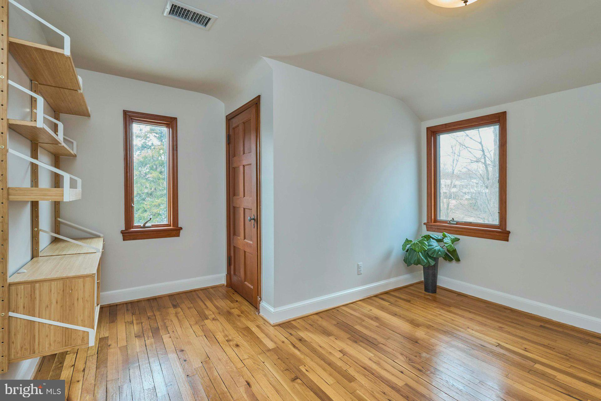 6586 Braddock Road Alexandria, VA 22312 - Photo 35 of 57 Bedroom 3