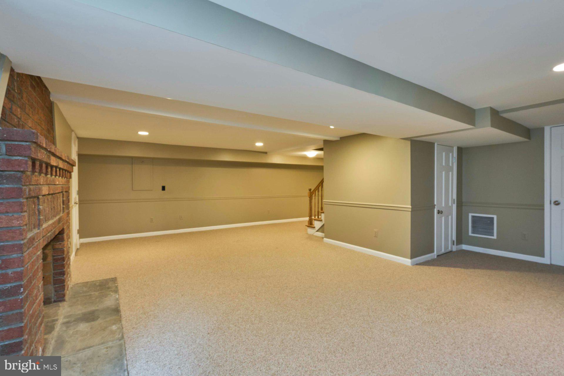 6586 Braddock Road Alexandria, VA 22312 - Photo 40 of 57 Rec room