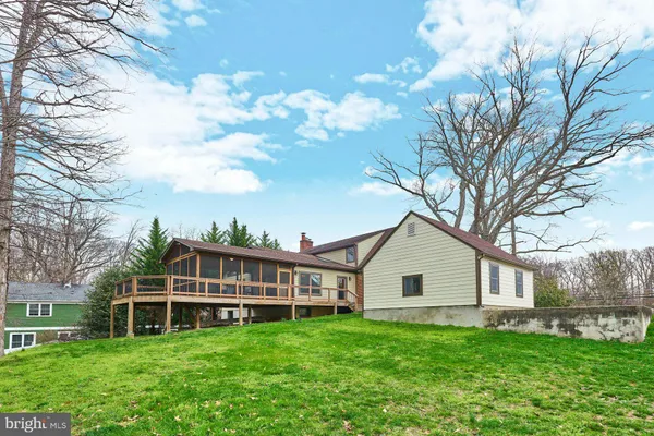 $900,000 | 6586 Braddock Road, Alexandria, VA 22312