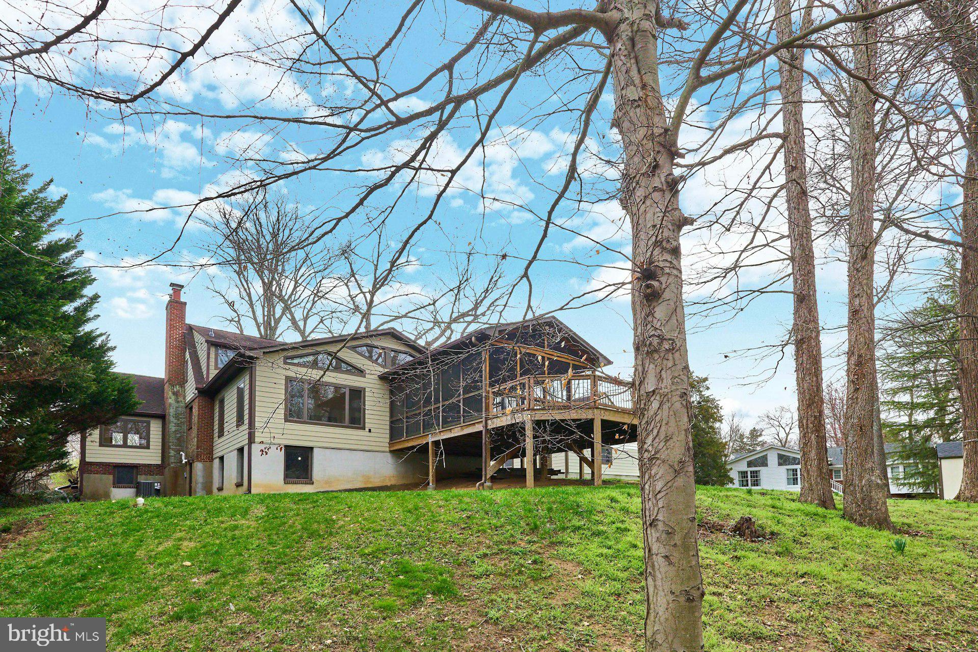 6586 Braddock Road Alexandria, VA 22312 - Photo 53 of 57 Back of home