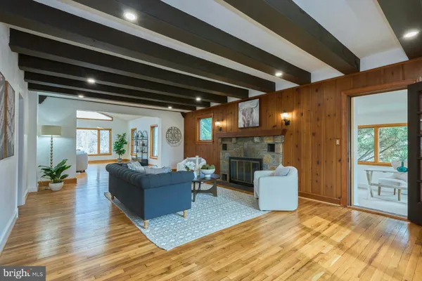 $900,000 | 6586 Braddock Road, Alexandria, VA 22312