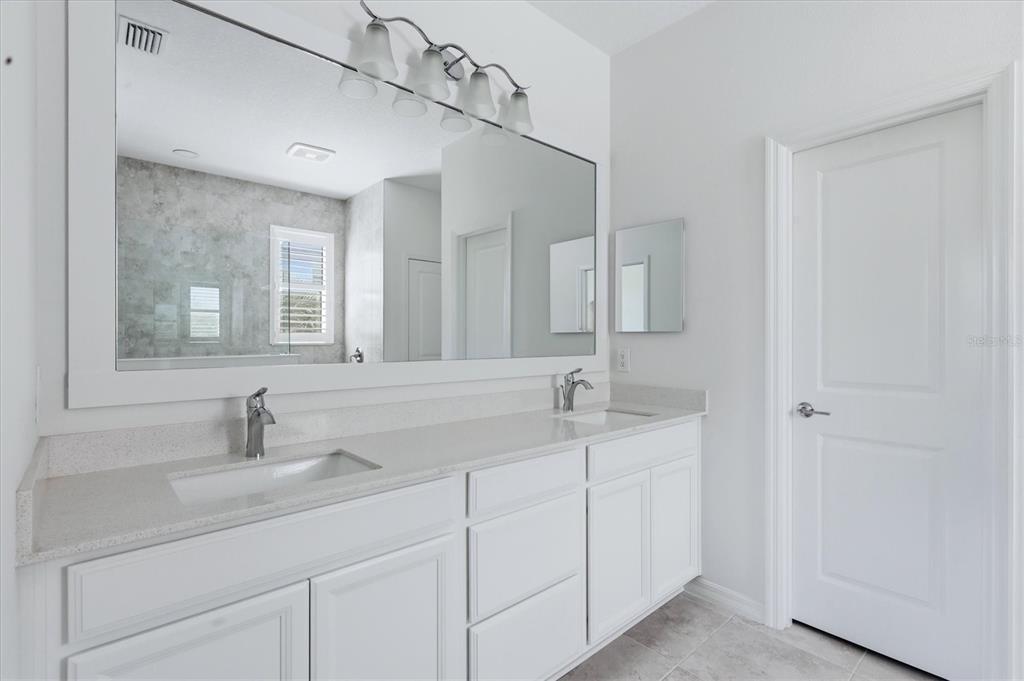 8113 Sternway Road Sarasota, FL 34240 - Photo 18 of 85