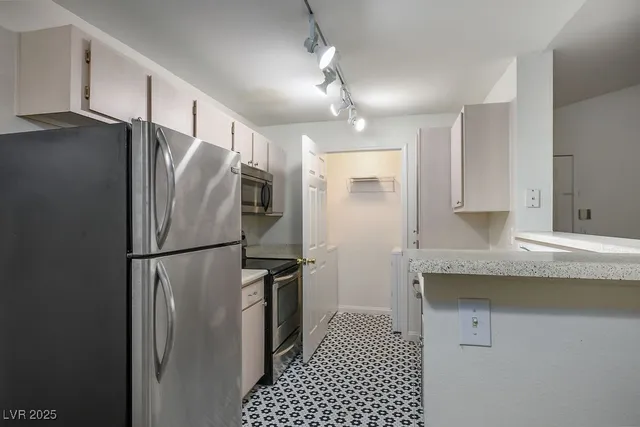 $1,395 | 231 West Horizon Ridge Parkway, Unit 728, Henderson, NV 89012