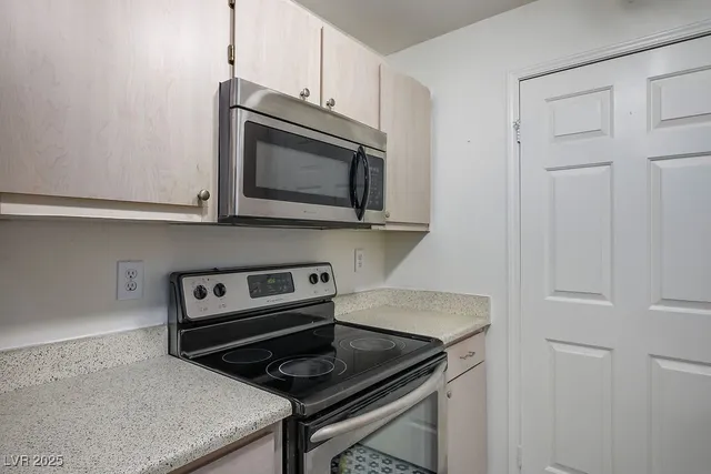 $1,395 | 231 West Horizon Ridge Parkway, Unit 728, Henderson, NV 89012