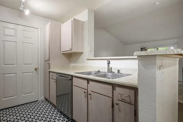 $1,395 | 231 West Horizon Ridge Parkway, Unit 728, Henderson, NV 89012