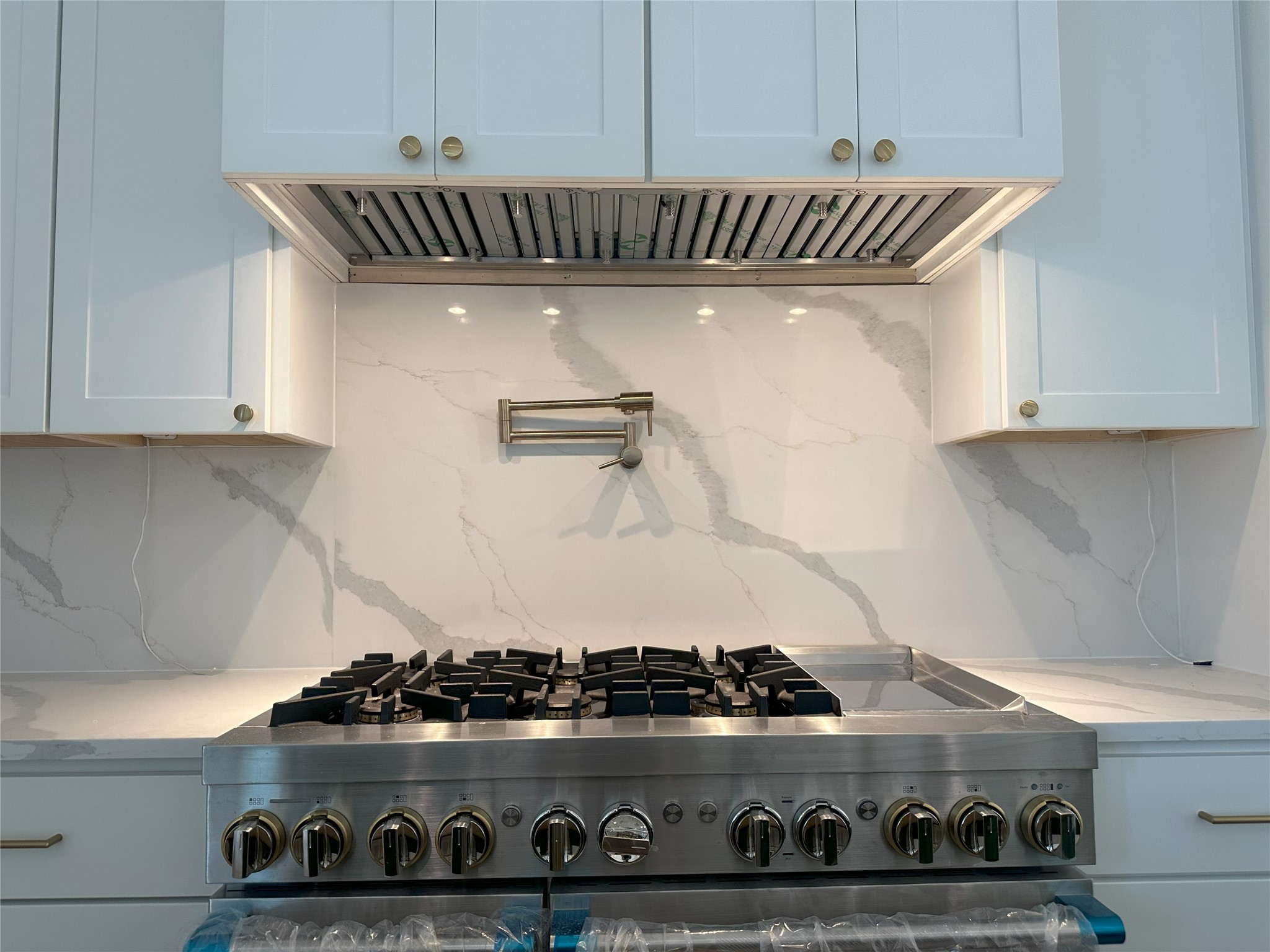6010 Adhara Pass Austin, TX 78730 - Photo 3 of 38 a close view of a stove