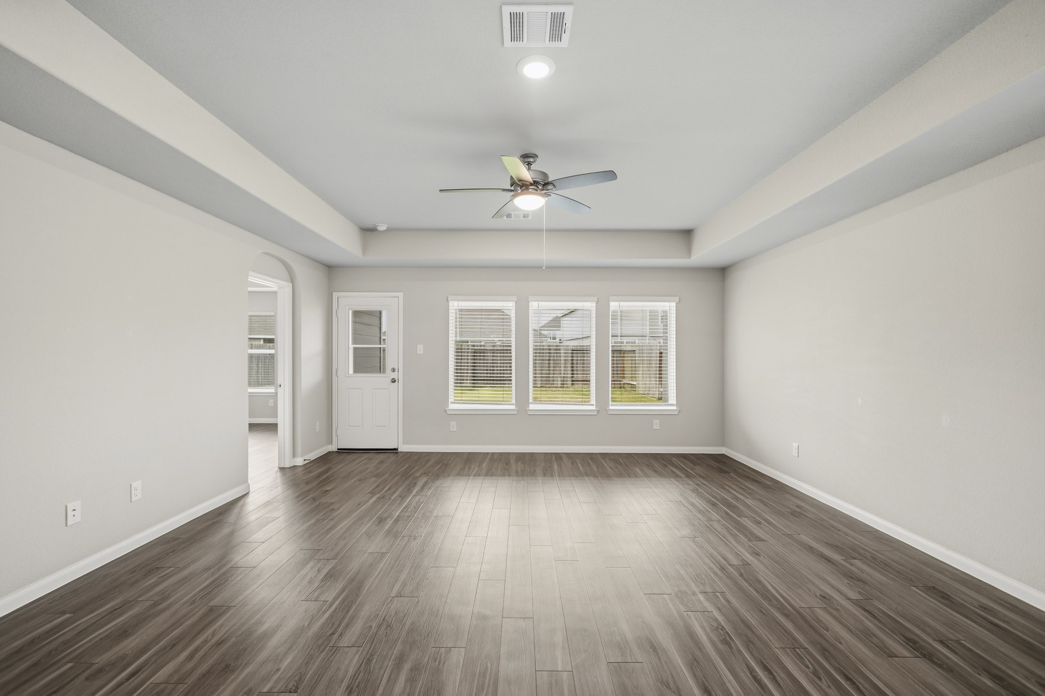 5327 Briana Dee Drive Rosharon, TX 77583 - Photo 9 of 14 Living Room