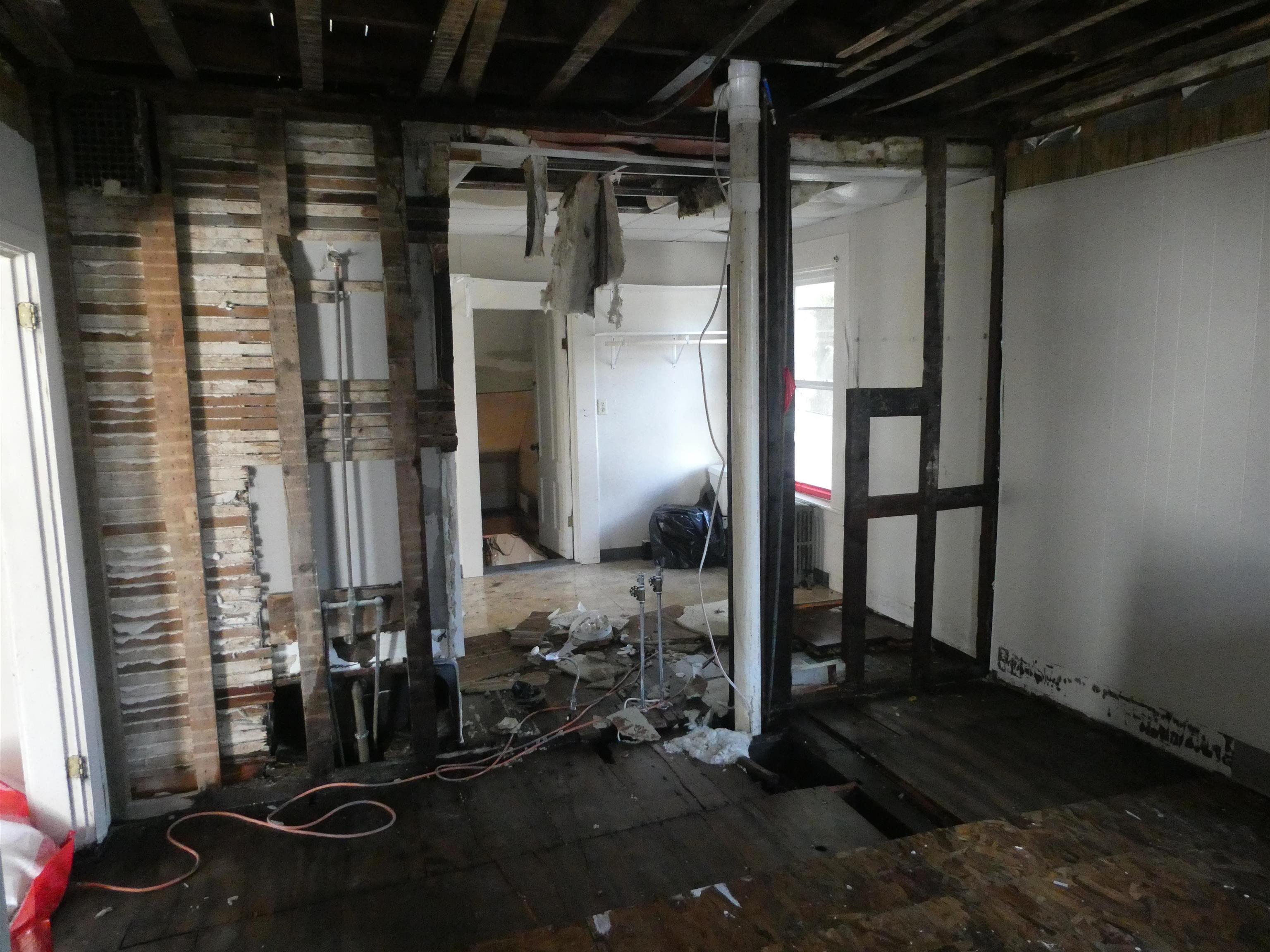 831 Chestnut Street Manchester, NH 03104 - Photo 12 of 28 Gallery Image 12