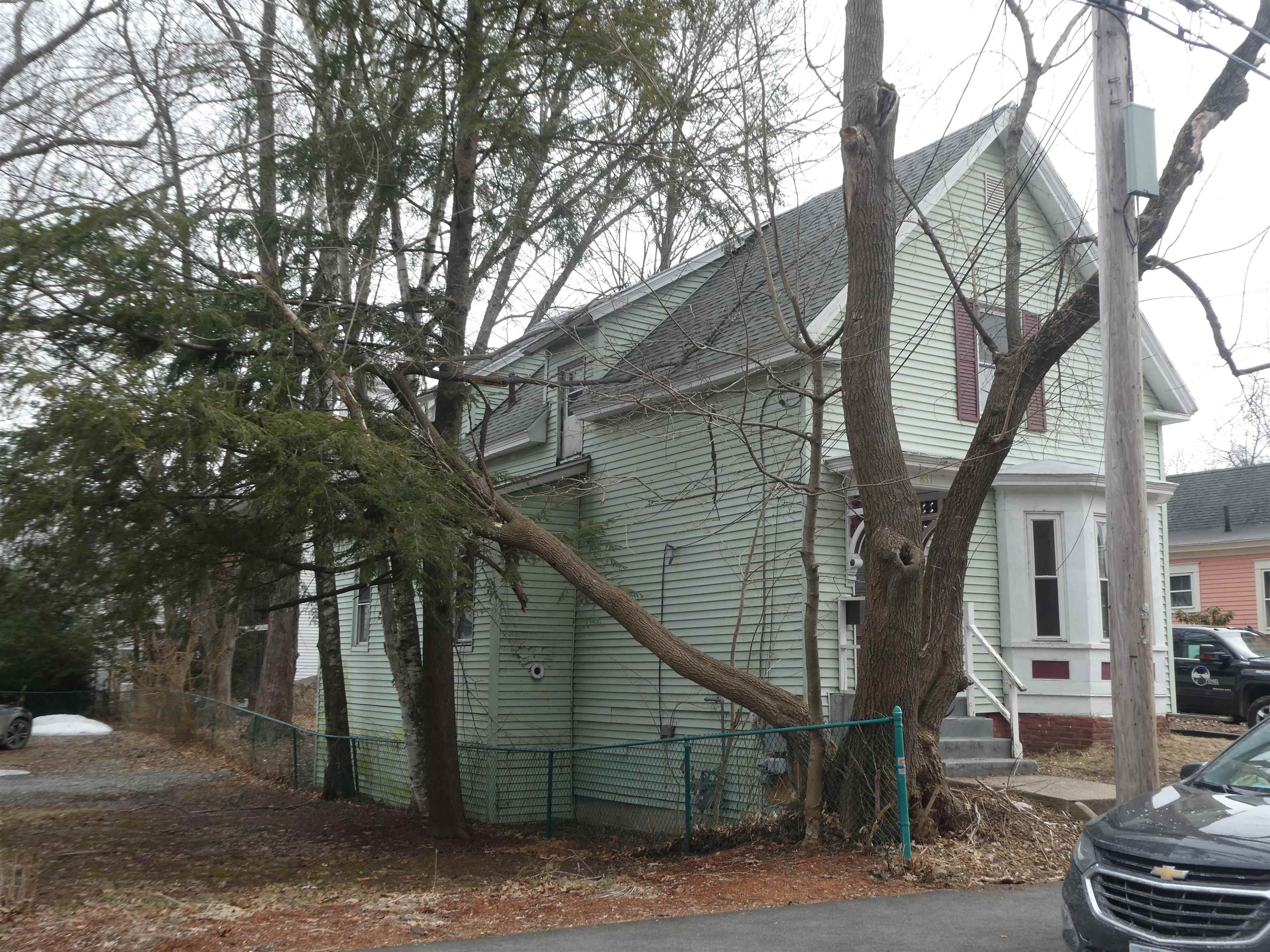 831 Chestnut Street Manchester, NH 03104 - Photo 3 of 28 Gallery Image 3