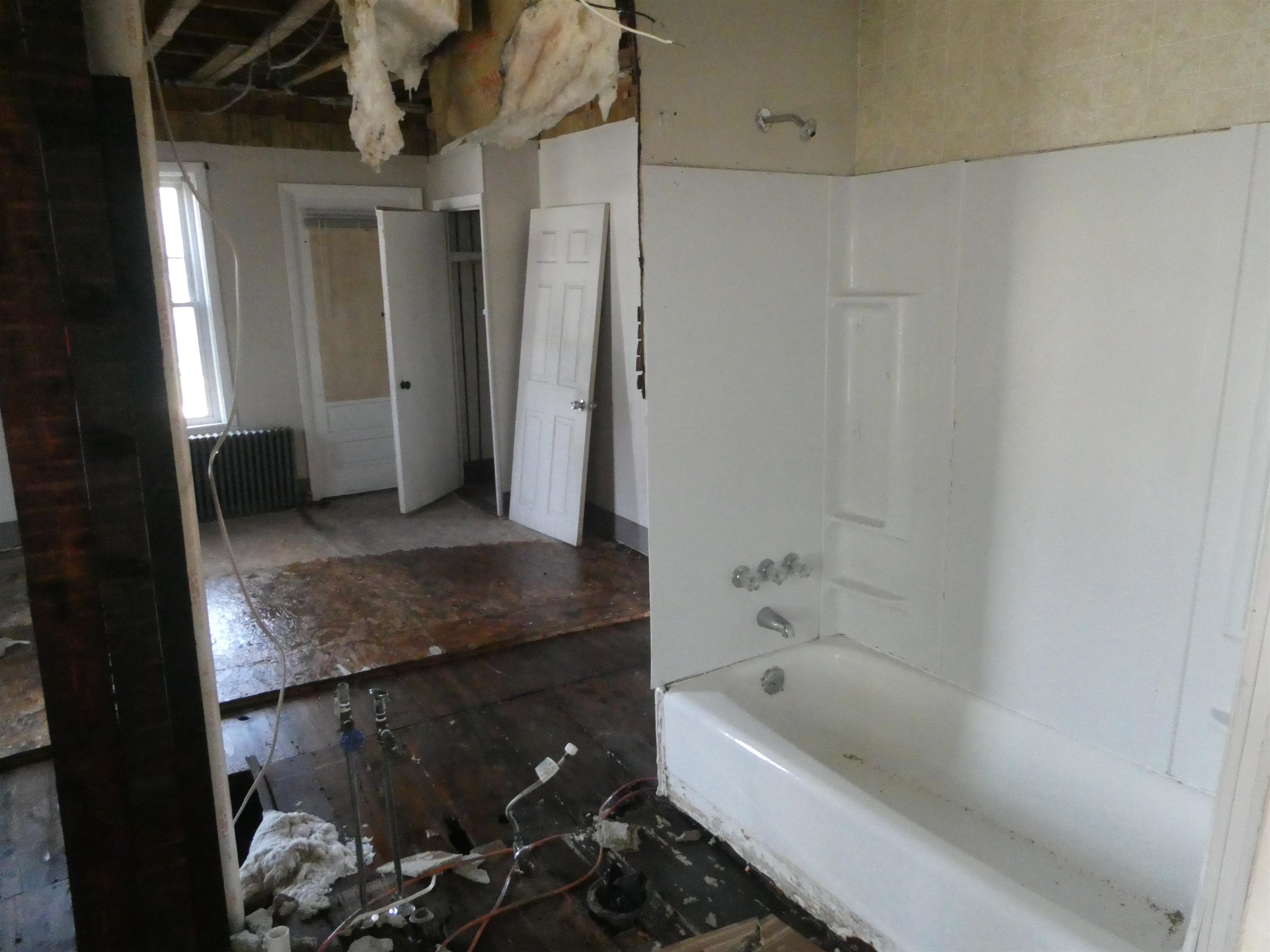 831 Chestnut Street Manchester, NH 03104 - Photo 7 of 28 Gallery Image 7