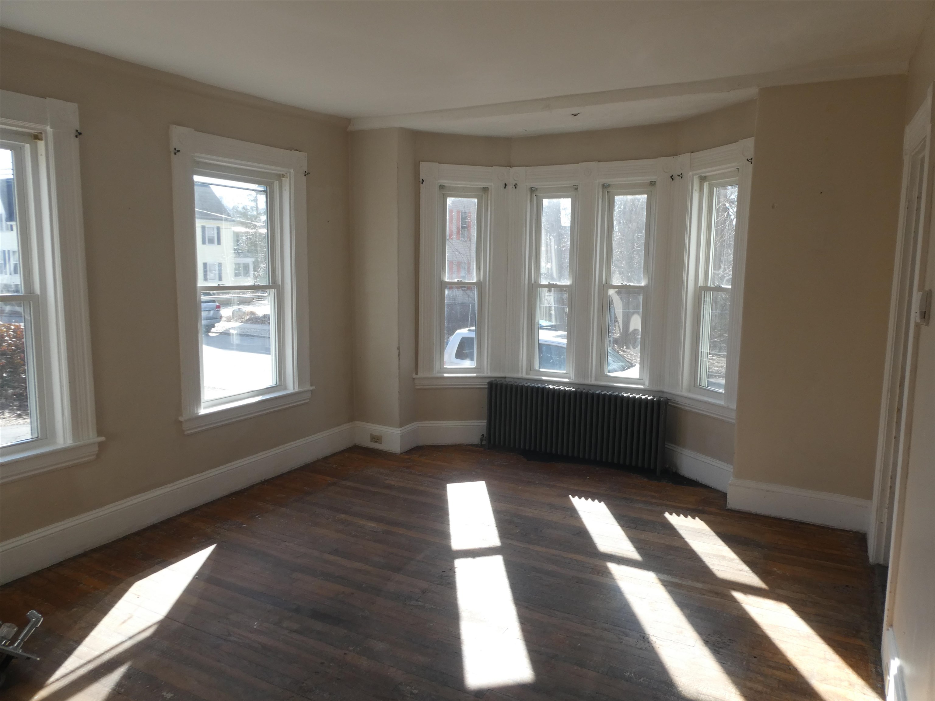 831 Chestnut Street Manchester, NH 03104 - Photo 10 of 28 Gallery Image 10