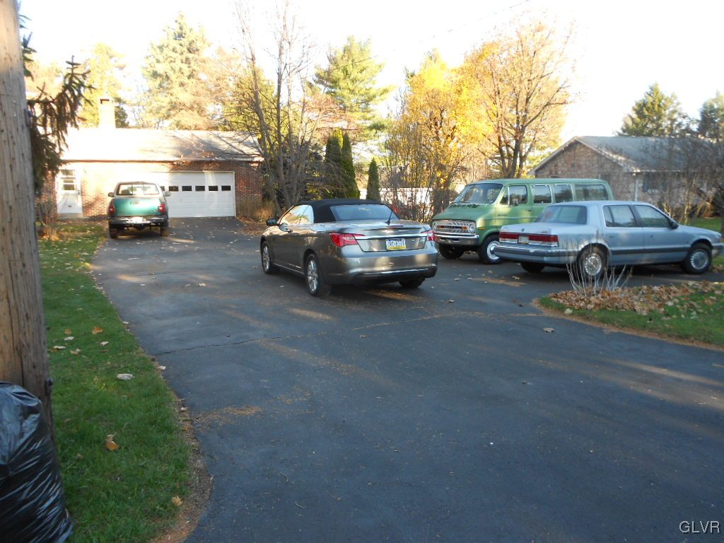 1271 Spring Valley Road Bethlehem, PA 18015 - Photo 8 of 33 Gallery Image 8