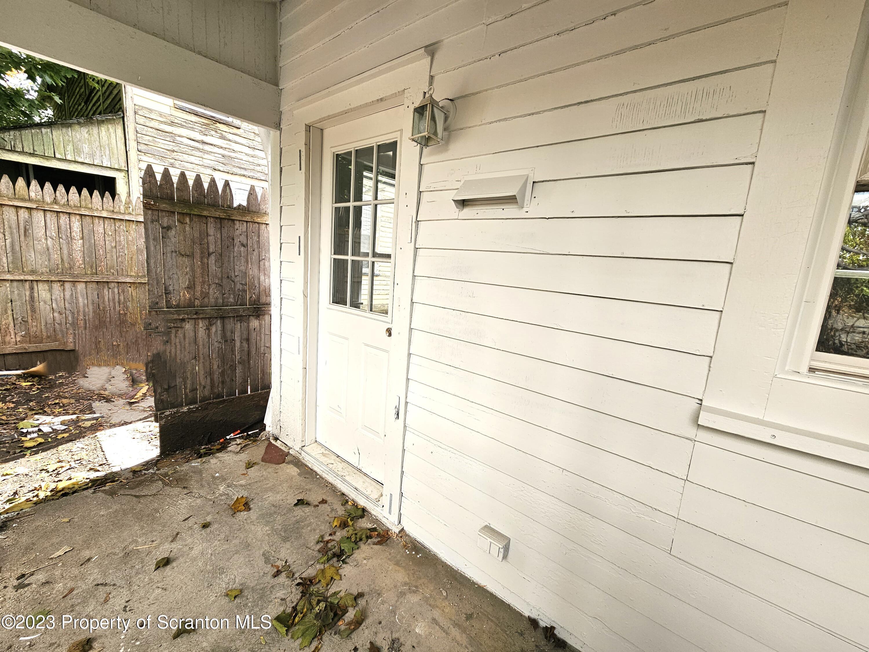 907 Green Ridge Street Scranton, PA 18509 - Photo 11 of 12 a view of small space