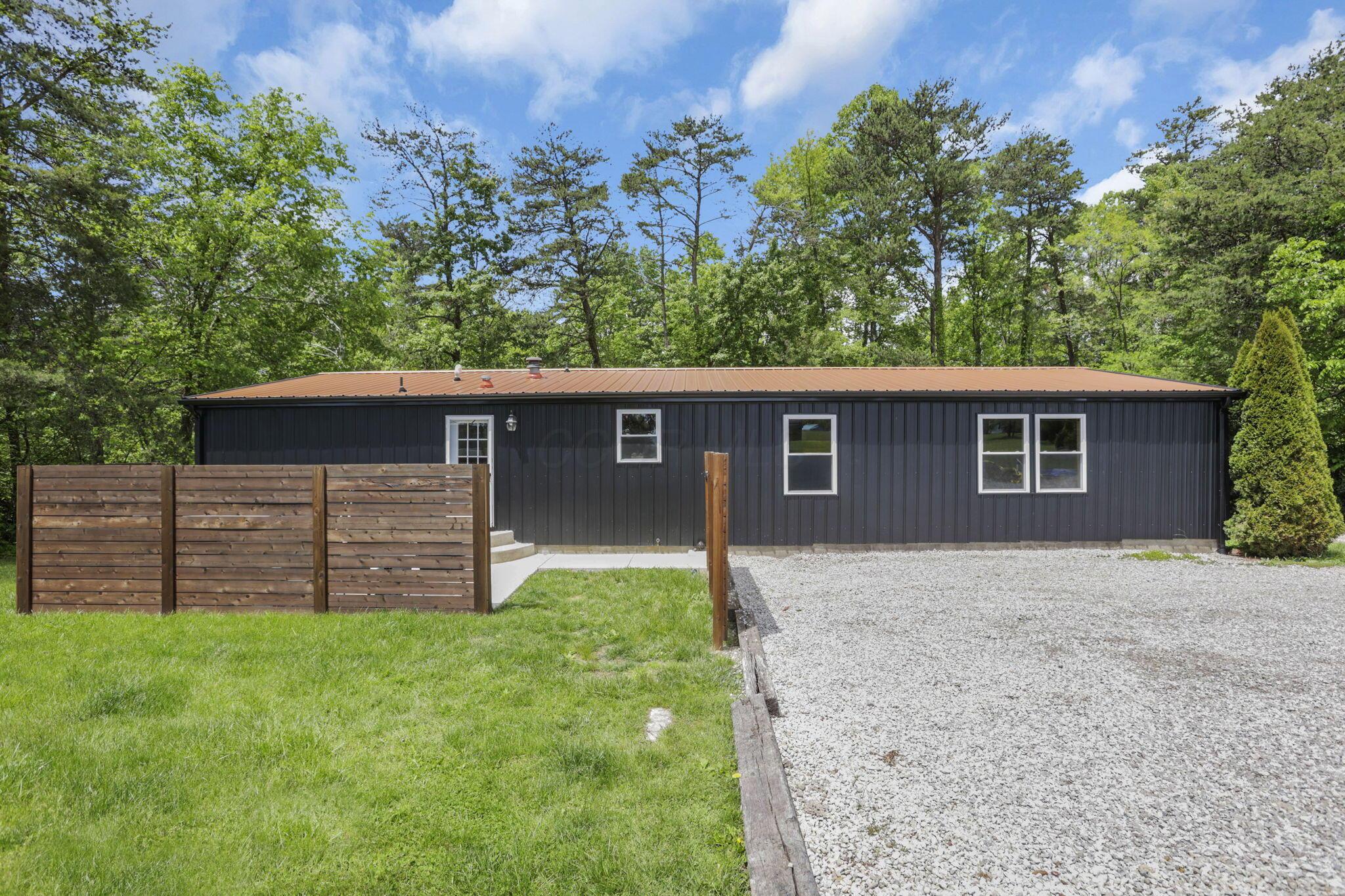 18682 Griffith Road Logan, OH 43138 - Photo 10 of 44 new siding in 2025!
