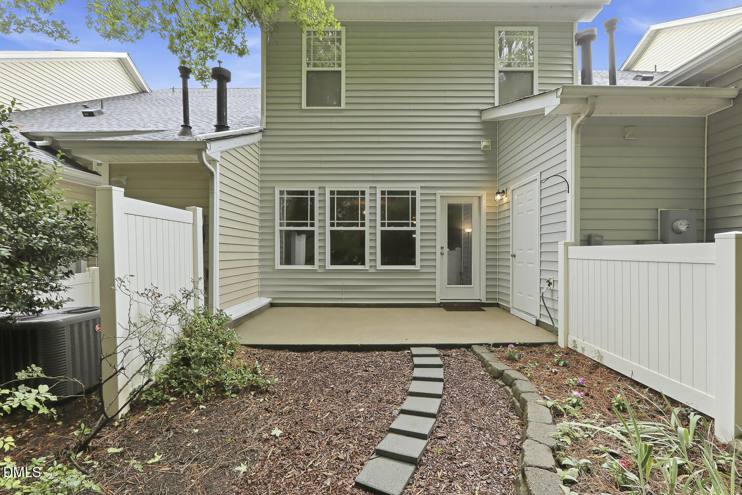 2506 Bryarton Village Way Raleigh, NC 27606 - Photo 33 of 36 040
