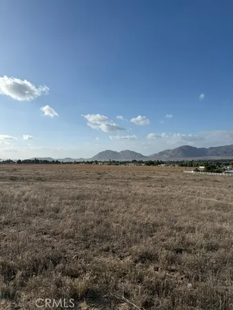 a view of a bench in the middle of a field