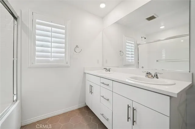a bathroom with 2 sink and a mirror