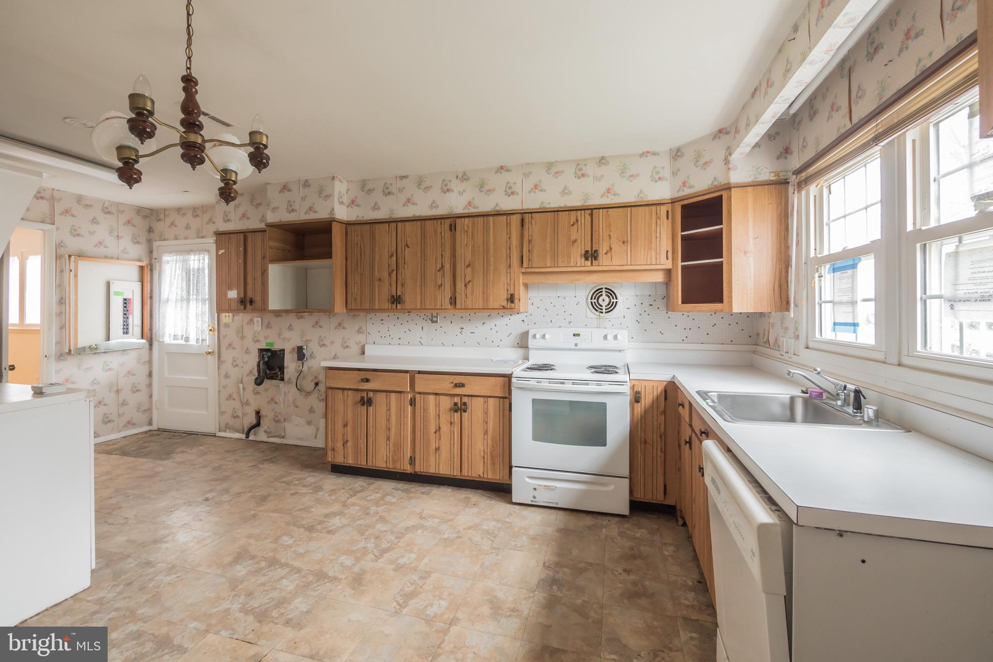 1702 Chesterton Road Baltimore, MD 21244 - Photo 5 of 25