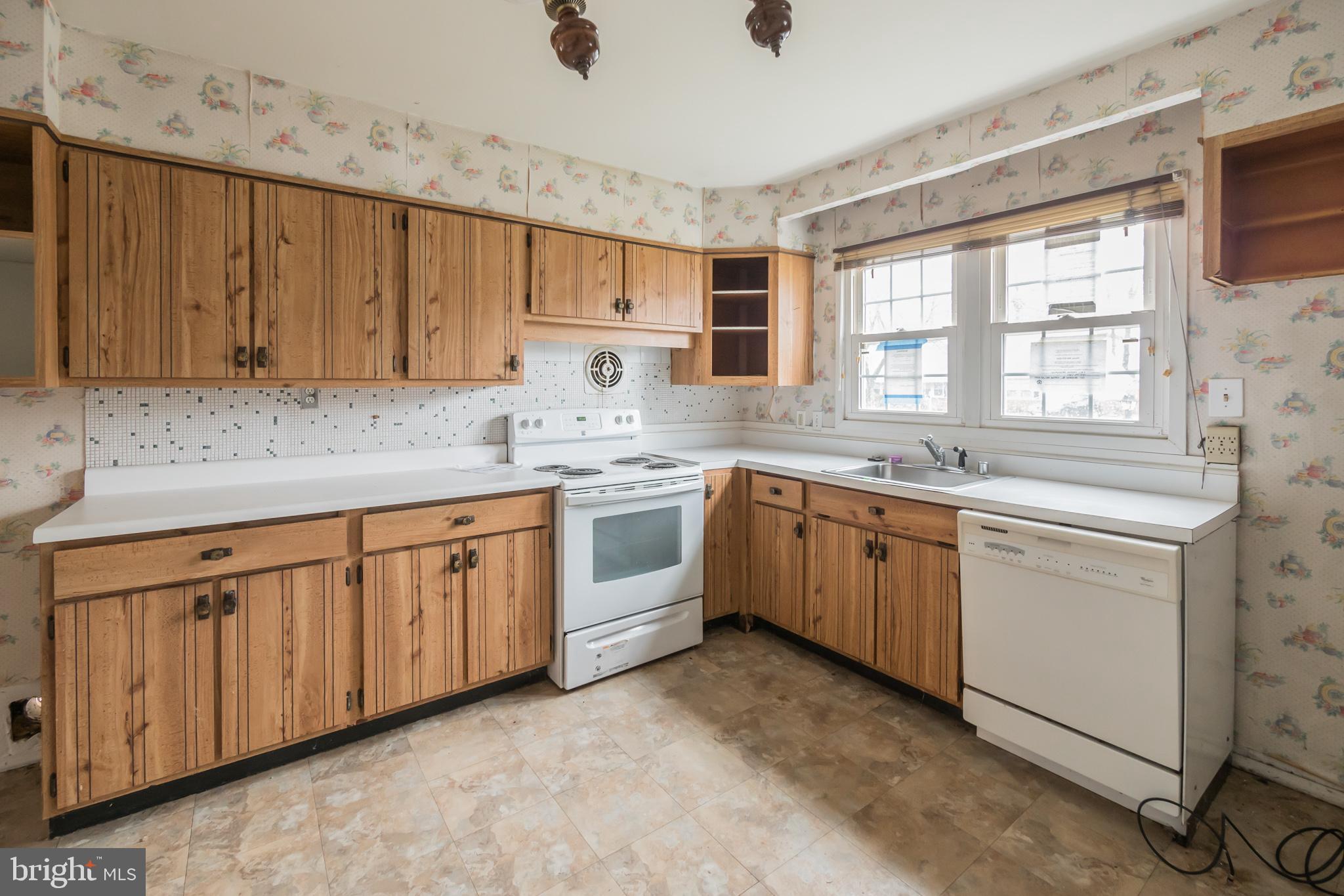 1702 Chesterton Road Baltimore, MD 21244 - Photo 6 of 25