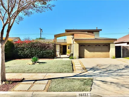 $1,275,000 | 16771 Glenhaven Lane, Huntington Beach, CA 92647