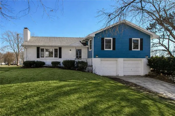 $450,000 | 14655 Gale Road, Smithville, MO 64089