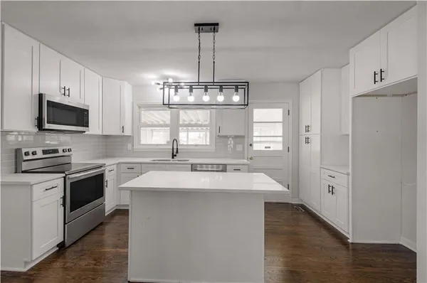 $450,000 | 14655 Gale Road, Smithville, MO 64089