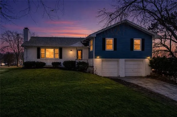 $450,000 | 14655 Gale Road, Smithville, MO 64089