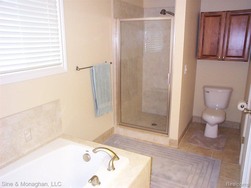 15 Old Course Road St. Clair, MI 48079 - Photo 9 of 25 9 MASTER BATH 15 Old Course.jpg