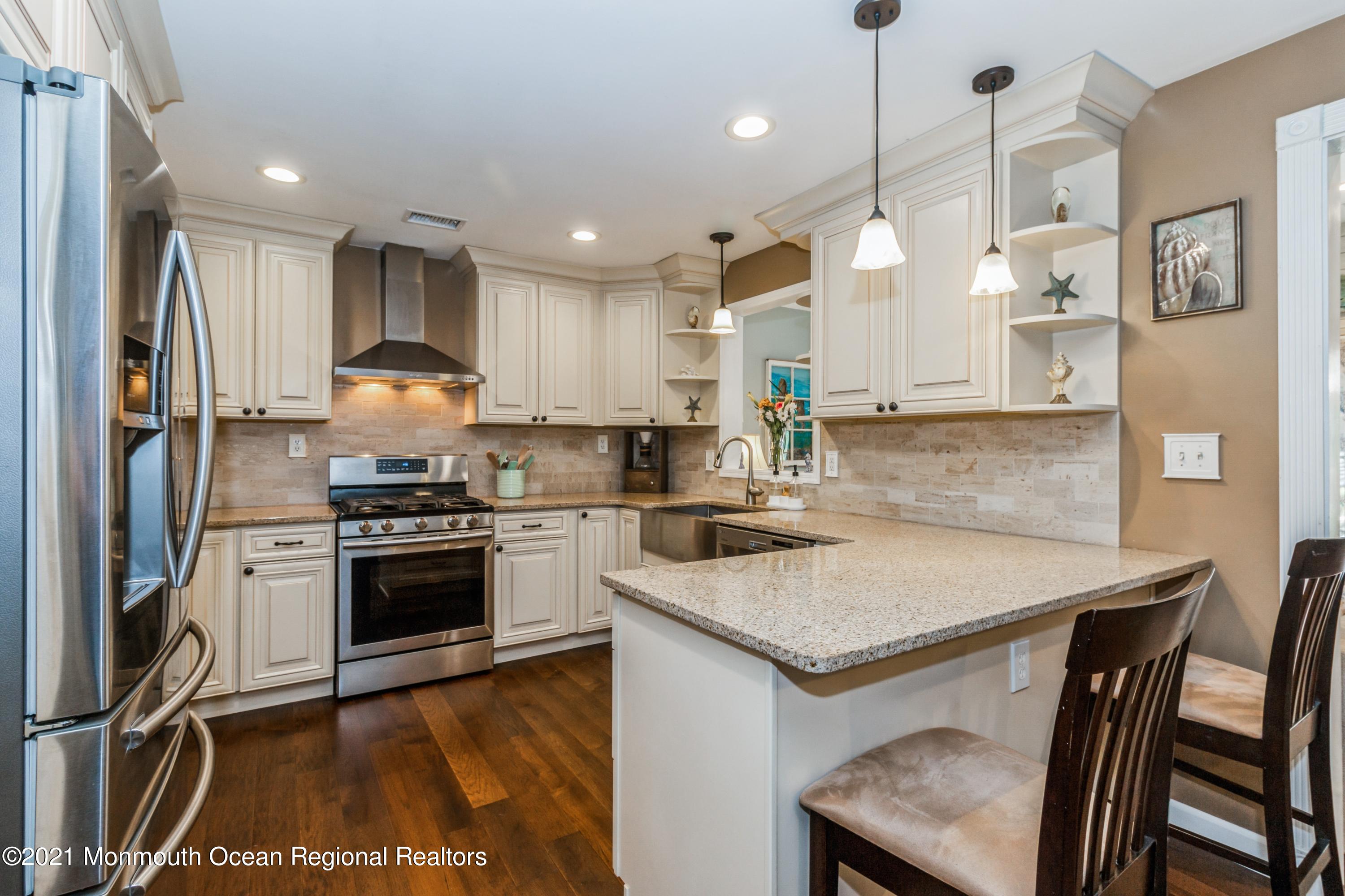 258 Sunnybrook Road Jackson, NJ 08527 - Photo 6 of 20 a kitchen with a stove a sink and a refrigerator