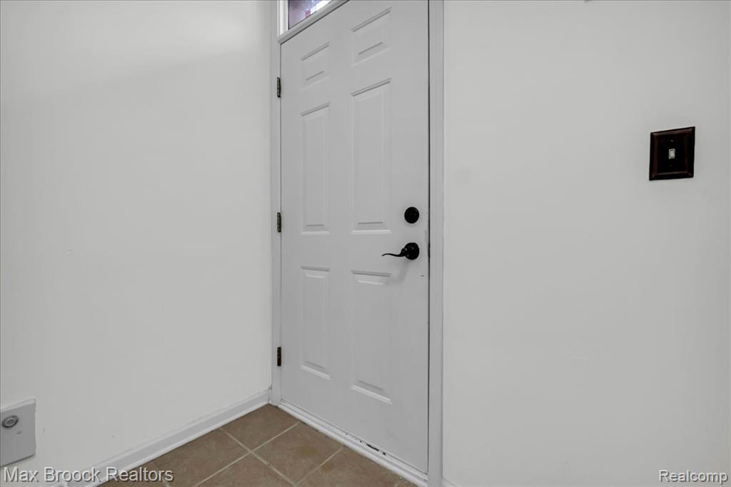 41 North Squirrel Road Auburn Hills, MI 48326 - Photo 4 of 19