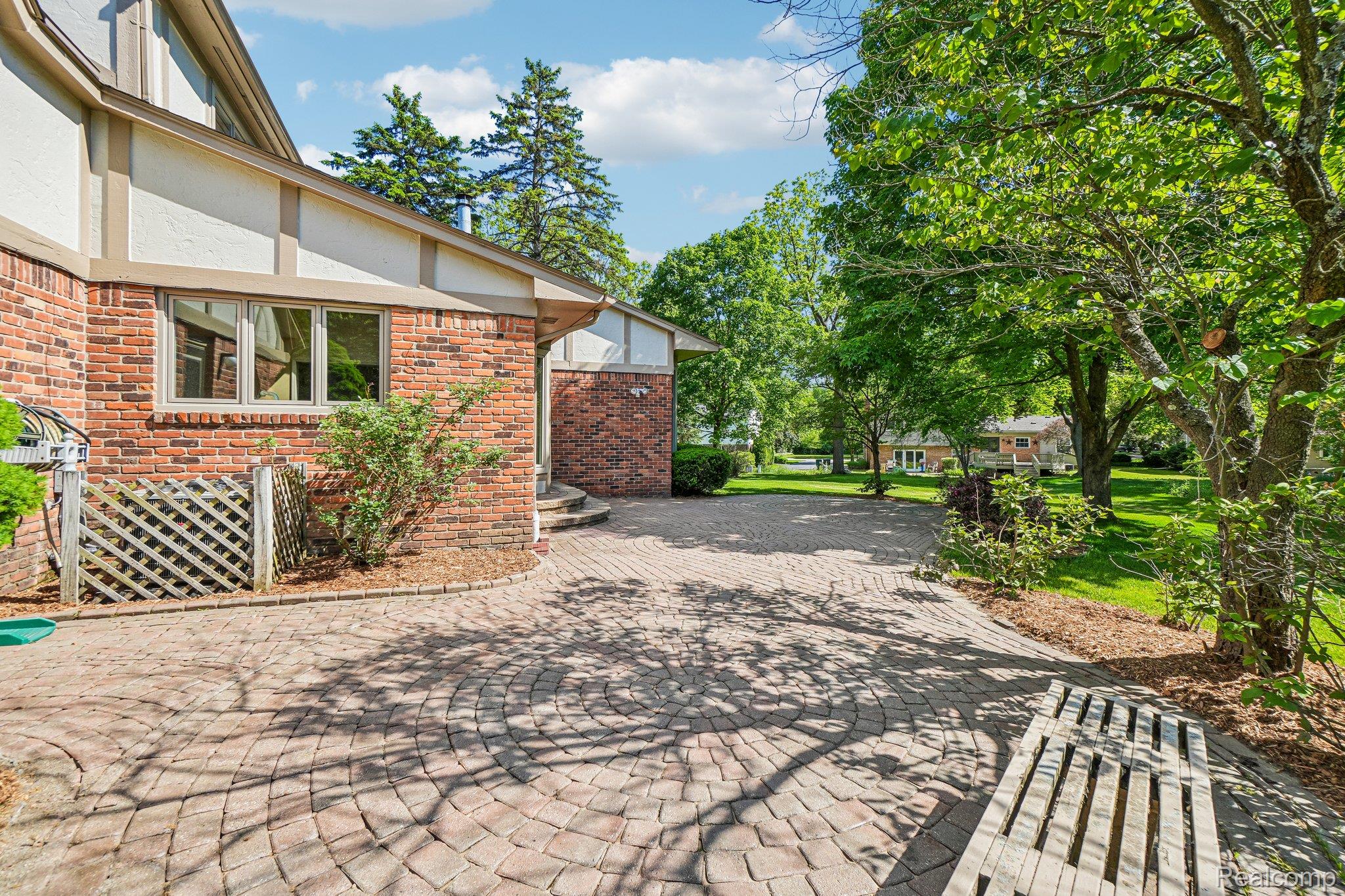 4523 Rivers Edge Drive Troy, MI 48098 - Photo 58 of 66 59-web-or-mls-Rivers Edge Dr-S0306-059.jpg