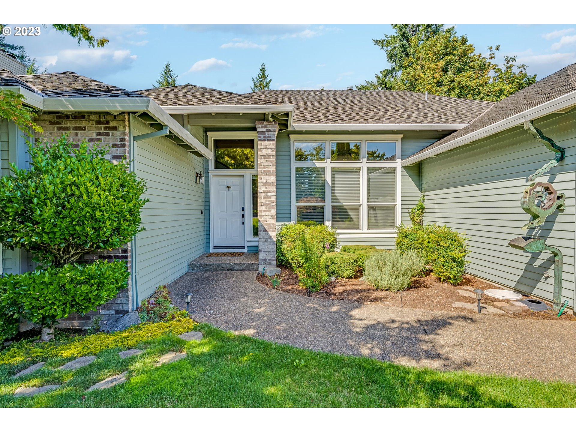 13525 Southwest Mountain Ridge Court Tigard, OR 97224 - Photo 2 of 43 Gallery Image 2
