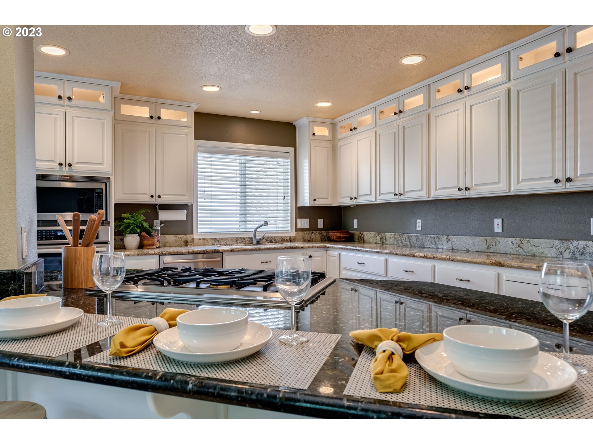 13525 Southwest Mountain Ridge Court Tigard, OR 97224 - Photo 8 of 43 Gallery Image 8
