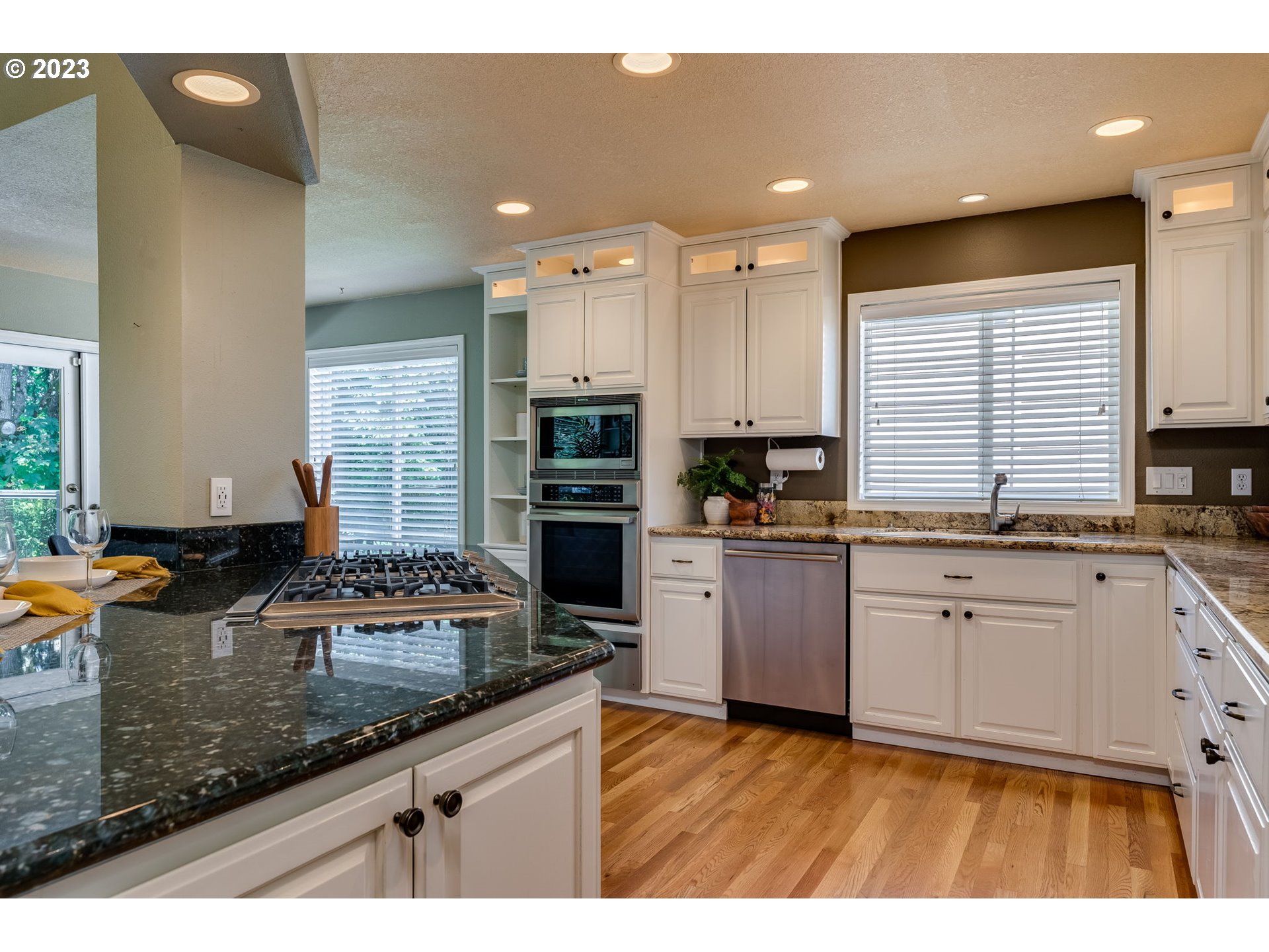 13525 Southwest Mountain Ridge Court Tigard, OR 97224 - Photo 9 of 43 Gallery Image 9