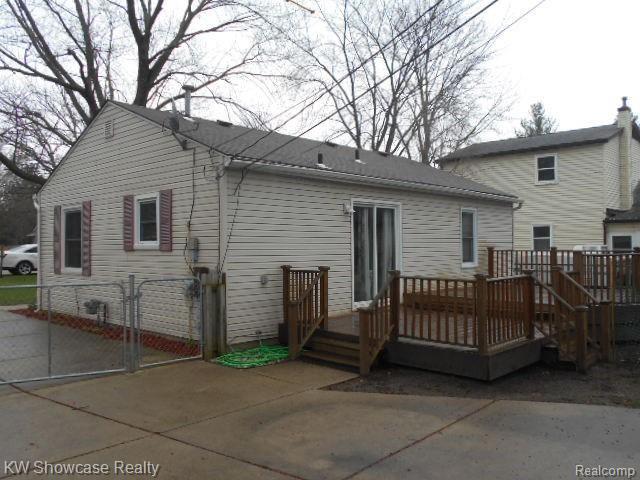 2626 Hessel Avenue Rochester Hills, MI 48307 - Photo 2 of 14