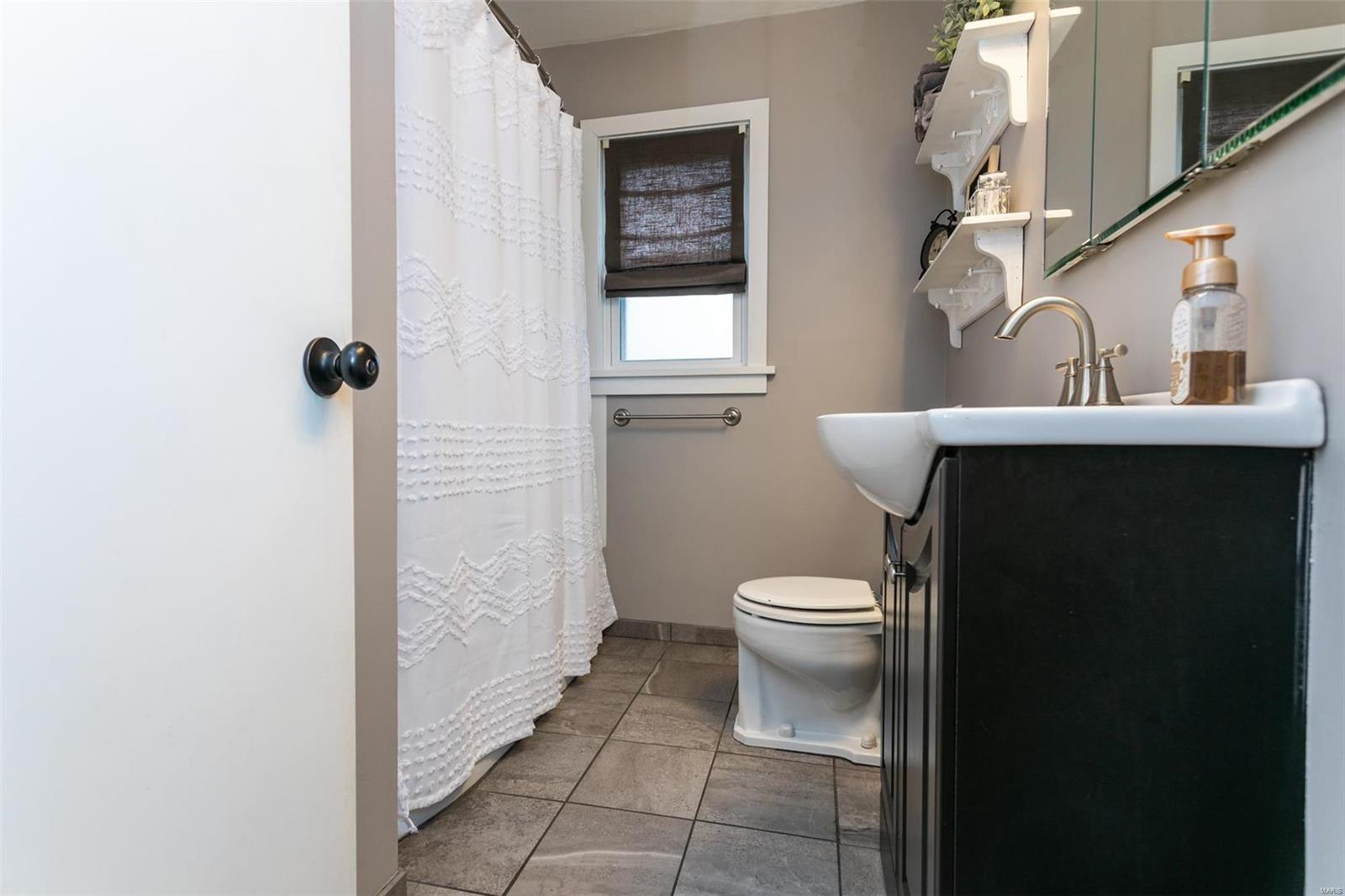 9900 Bunkum Road Fairview Heights, IL 62208 - Photo 17 of 32 Gallery Image 17
