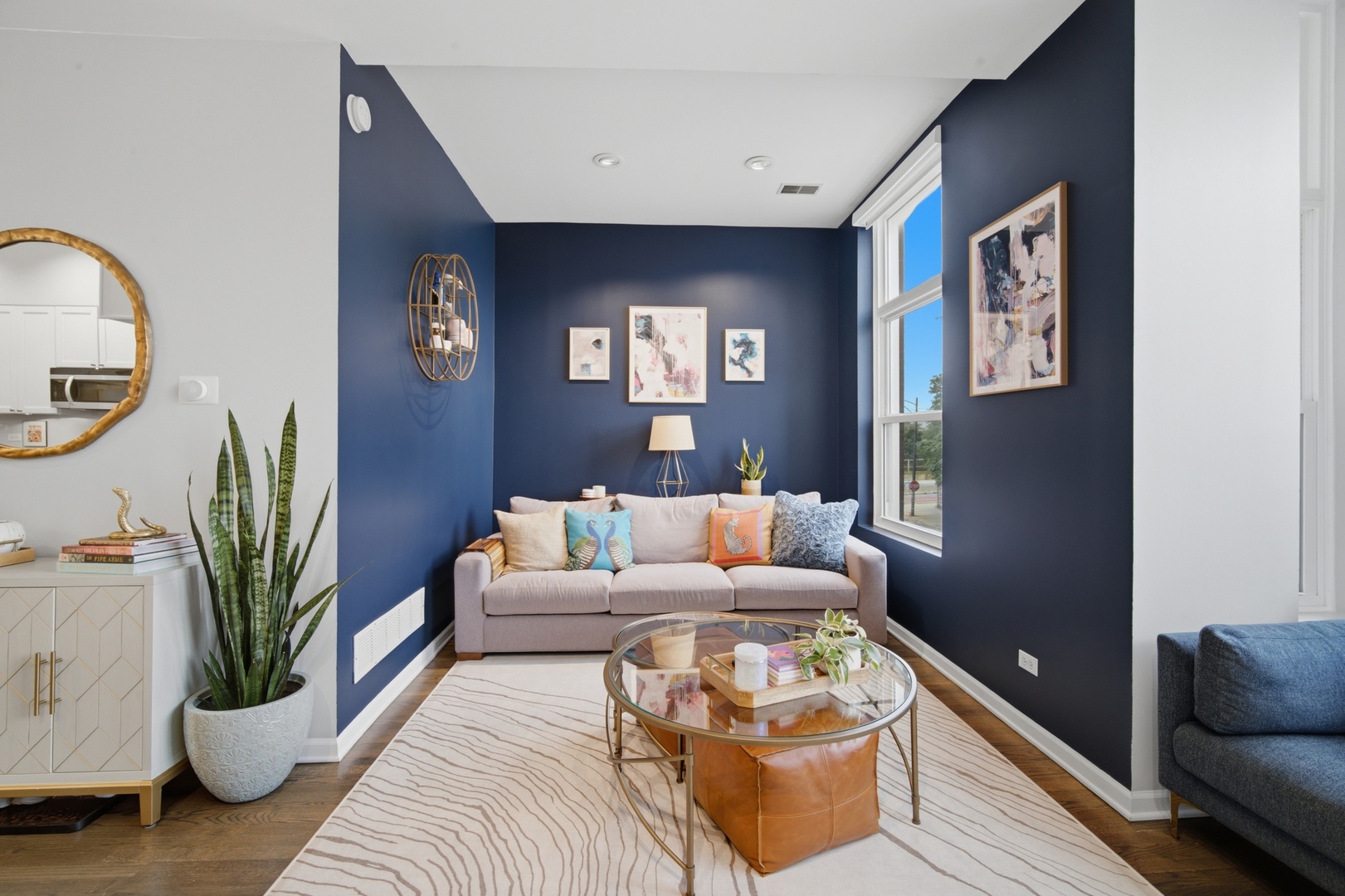 813 North Racine Avenue, Unit 2 Chicago, IL 60642 - Photo 8 of 31 Gallery Image 8