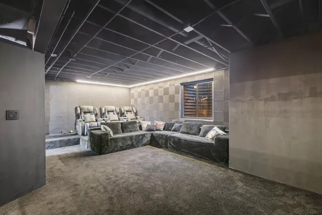 a view of livingroom with furniture