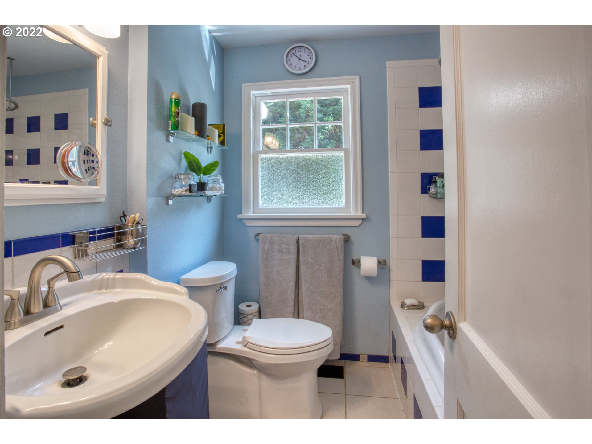 3218 Southwest Huber Street Portland, OR 97219 - Photo 17 of 26 Gallery Image 17