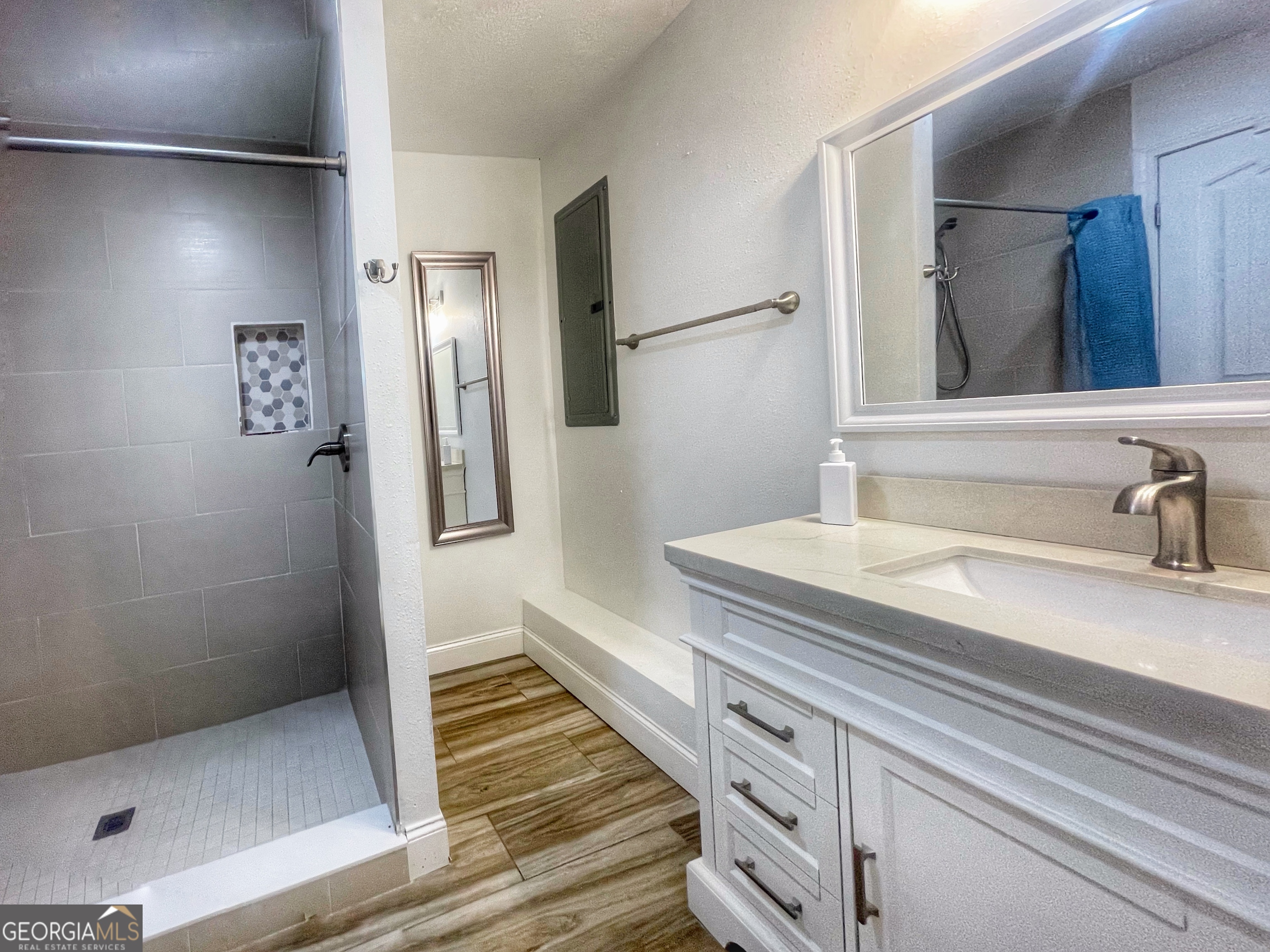 141 Edgewater Drive Eatonton, GA 31024 - Photo 43 of 85 a bathroom with a sink and mirror