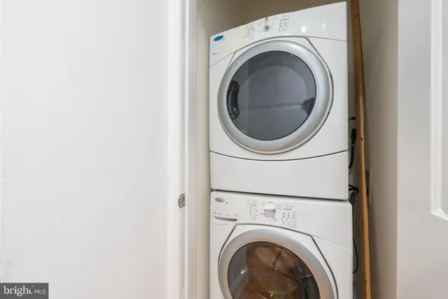 a close up view of a washer and dryer