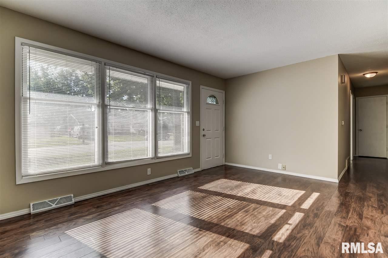 1904 North 23rd Street Springfield, IL 62702 - Photo 3 of 21