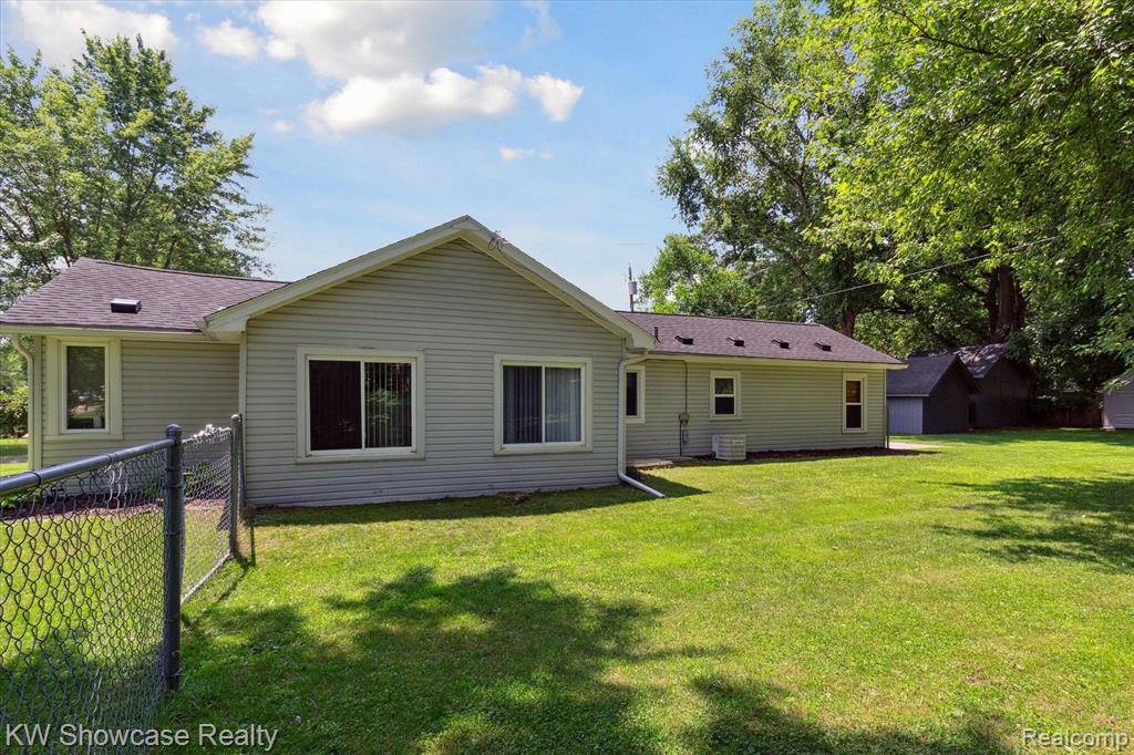 890 Farnsworth Road White Lake, MI 48386 - Photo 36 of 42