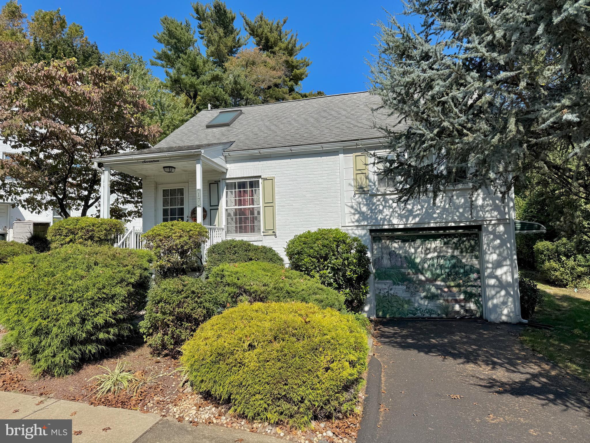 17 Hillside Road Reading, PA 19609 - Photo 1 of 29 Gallery Image 1